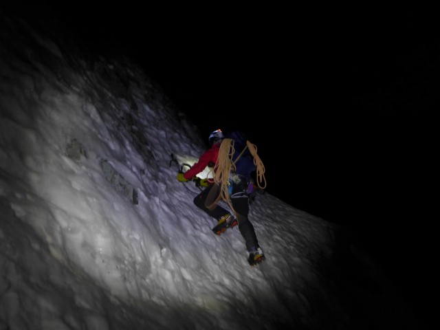 Klimmen in het donker Matterhorn