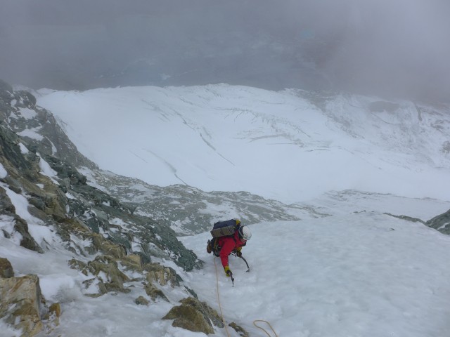 Klimmen in de sneeuw Matterhorn
