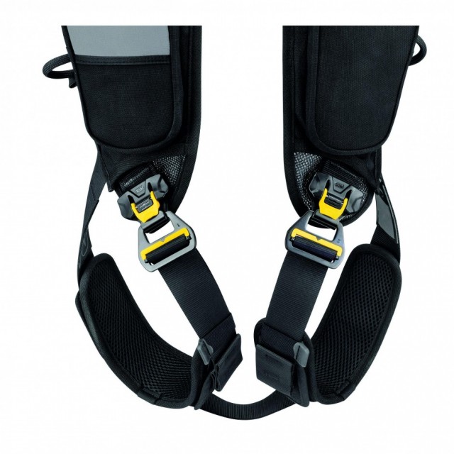 snelsluitingen bij beenlussen van een antivalgordel.